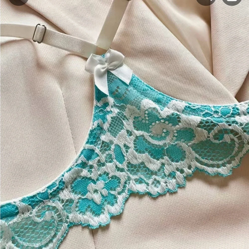 💛Beautiful Floral Lace Open Bust Bra & Sexy Matching Open Thong Set - Picture 5 of 10